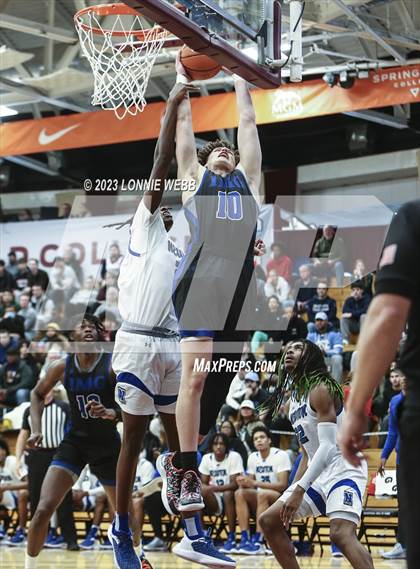 Thumbnail 2 in Newton vs. IMG Academy (Spalding Hoophall Classic) photogallery.