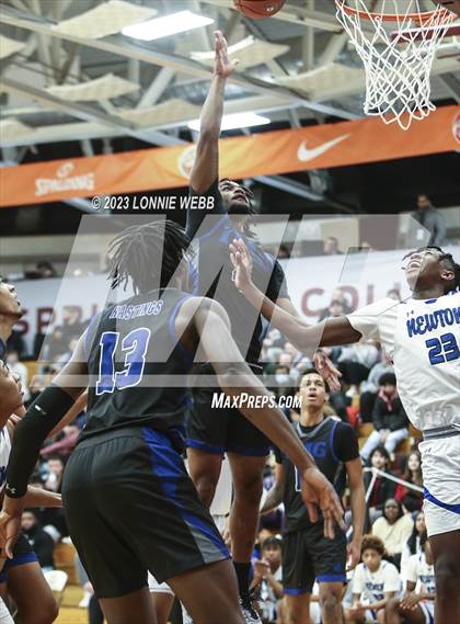 Thumbnail 3 in Newton vs. IMG Academy (Spalding Hoophall Classic) photogallery.