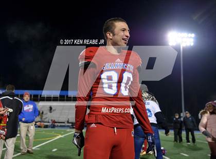 Thumbnail 1 in Jeannette vs. Farrell (PIAA Class A Semifinal) photogallery.