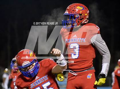 Thumbnail 3 in Jeannette vs. Farrell (PIAA Class A Semifinal) photogallery.