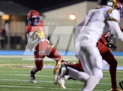 Thumbnail 3 in Jeannette vs. Farrell (PIAA Class A Semifinal) photogallery.