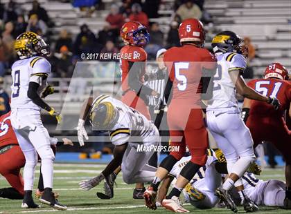 Thumbnail 3 in Jeannette vs. Farrell (PIAA Class A Semifinal) photogallery.