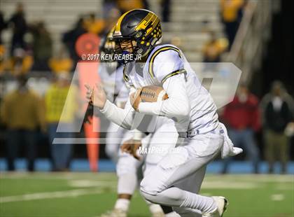 Thumbnail 3 in Jeannette vs. Farrell (PIAA Class A Semifinal) photogallery.