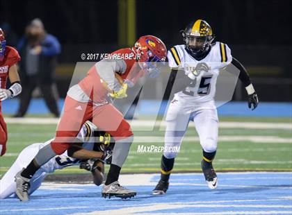 Thumbnail 2 in Jeannette vs. Farrell (PIAA Class A Semifinal) photogallery.