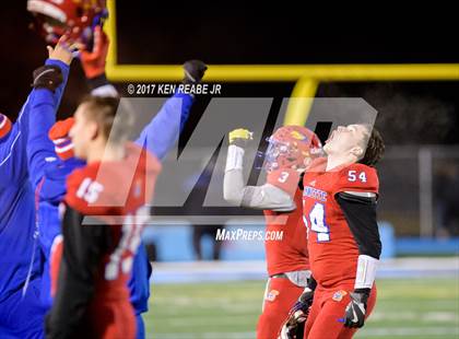 Thumbnail 3 in Jeannette vs. Farrell (PIAA Class A Semifinal) photogallery.