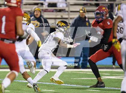 Thumbnail 2 in Jeannette vs. Farrell (PIAA Class A Semifinal) photogallery.