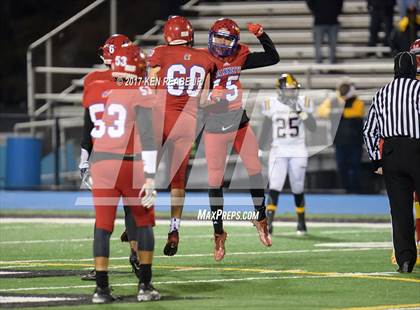 Thumbnail 3 in Jeannette vs. Farrell (PIAA Class A Semifinal) photogallery.