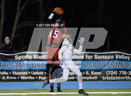 Thumbnail 2 in Jeannette vs. Farrell (PIAA Class A Semifinal) photogallery.