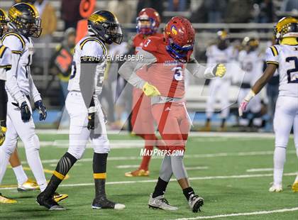 Thumbnail 2 in Jeannette vs. Farrell (PIAA Class A Semifinal) photogallery.