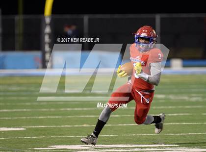 Thumbnail 3 in Jeannette vs. Farrell (PIAA Class A Semifinal) photogallery.