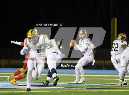 Thumbnail 2 in Jeannette vs. Farrell (PIAA Class A Semifinal) photogallery.