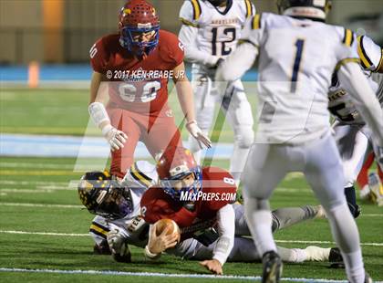 Thumbnail 2 in Jeannette vs. Farrell (PIAA Class A Semifinal) photogallery.