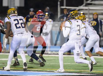 Thumbnail 3 in Jeannette vs. Farrell (PIAA Class A Semifinal) photogallery.