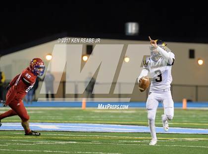 Thumbnail 2 in Jeannette vs. Farrell (PIAA Class A Semifinal) photogallery.
