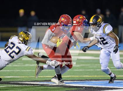 Thumbnail 3 in Jeannette vs. Farrell (PIAA Class A Semifinal) photogallery.
