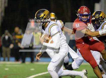 Thumbnail 2 in Jeannette vs. Farrell (PIAA Class A Semifinal) photogallery.