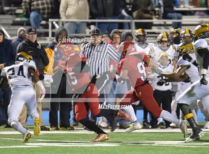 Thumbnail 2 in Jeannette vs. Farrell (PIAA Class A Semifinal) photogallery.