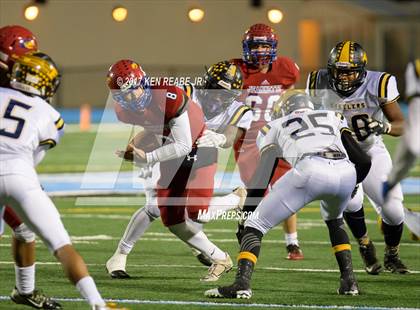 Thumbnail 3 in Jeannette vs. Farrell (PIAA Class A Semifinal) photogallery.