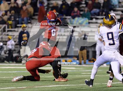 Thumbnail 3 in Jeannette vs. Farrell (PIAA Class A Semifinal) photogallery.