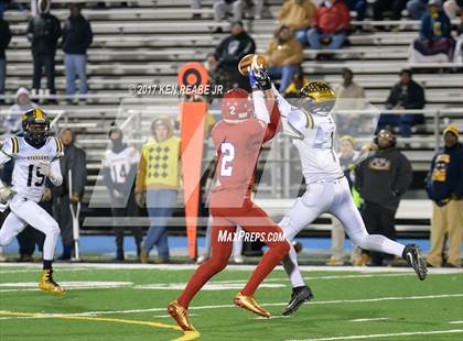 Thumbnail 2 in Jeannette vs. Farrell (PIAA Class A Semifinal) photogallery.