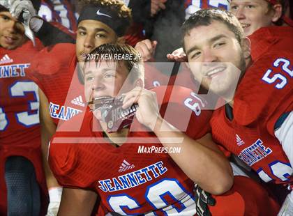 Thumbnail 1 in Jeannette vs. Farrell (PIAA Class A Semifinal) photogallery.