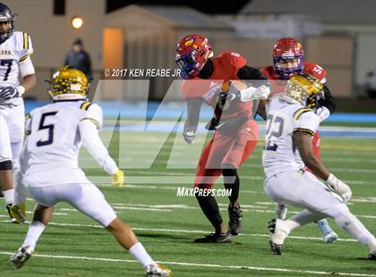 Thumbnail 2 in Jeannette vs. Farrell (PIAA Class A Semifinal) photogallery.