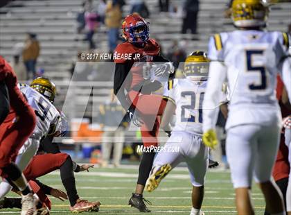 Thumbnail 2 in Jeannette vs. Farrell (PIAA Class A Semifinal) photogallery.