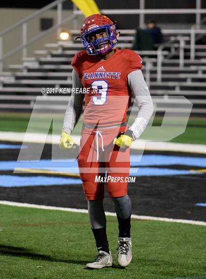 Thumbnail 2 in Jeannette vs. Farrell (PIAA Class A Semifinal) photogallery.