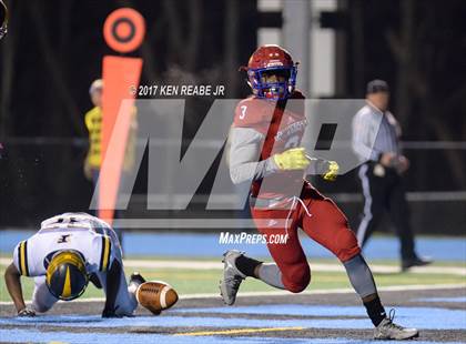 Thumbnail 2 in Jeannette vs. Farrell (PIAA Class A Semifinal) photogallery.