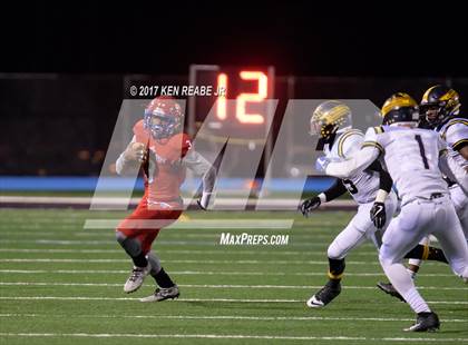 Thumbnail 2 in Jeannette vs. Farrell (PIAA Class A Semifinal) photogallery.
