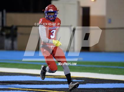 Thumbnail 3 in Jeannette vs. Farrell (PIAA Class A Semifinal) photogallery.