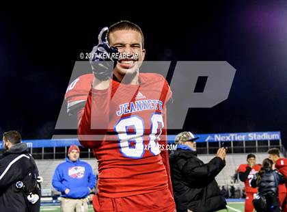 Thumbnail 3 in Jeannette vs. Farrell (PIAA Class A Semifinal) photogallery.