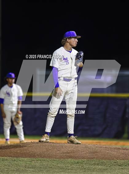 Thumbnail 1 in Newsome @ Lennard photogallery.