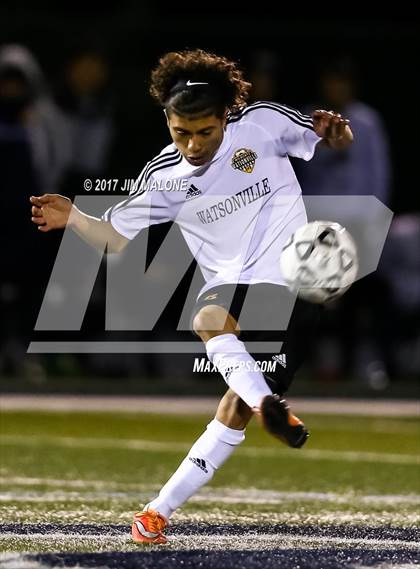 Thumbnail 2 in Lincoln vs. Watsonville (CIF CCS D1 Final) photogallery.