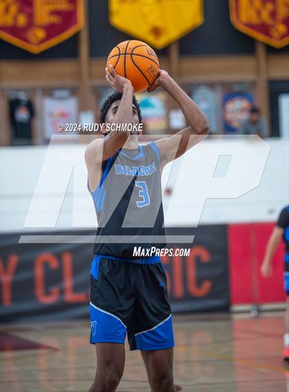 Thumbnail 2 in Windward vs St. Marry's(Torrey Pines Holiday Classic) photogallery.