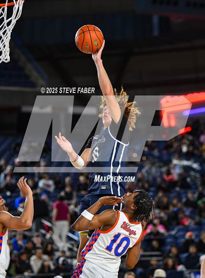 Thumbnail 3 in Eastside Catholic @ Rainier Beach (WIAA State 3A Round of 12) photogallery.