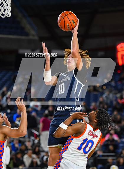 Thumbnail 2 in Eastside Catholic @ Rainier Beach (WIAA State 3A Round of 12) photogallery.