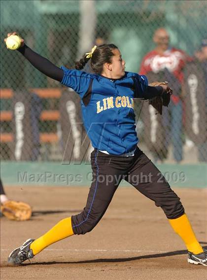 Thumbnail 1 in Lincoln vs. Elk Grove (Pre-Season Tournament of Champions) photogallery.
