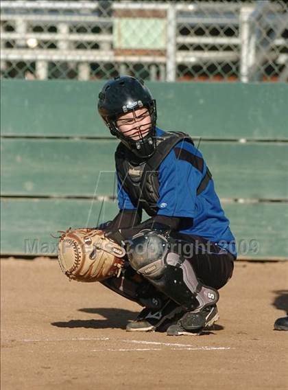 Thumbnail 2 in Lincoln vs. Elk Grove (Pre-Season Tournament of Champions) photogallery.