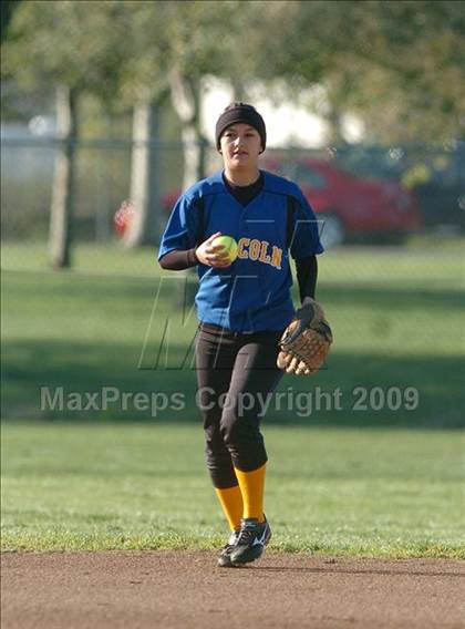 Thumbnail 2 in Lincoln vs. Elk Grove (Pre-Season Tournament of Champions) photogallery.