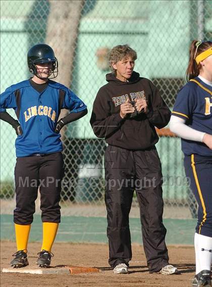 Thumbnail 3 in Lincoln vs. Elk Grove (Pre-Season Tournament of Champions) photogallery.