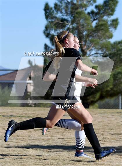 Thumbnail 2 in Palo Verde vs Faith Lutheran photogallery.