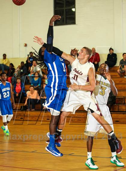 Thumbnail 2 in Charity All-Star Basketball Showcase photogallery.