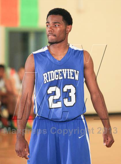 Thumbnail 2 in Charity All-Star Basketball Showcase photogallery.