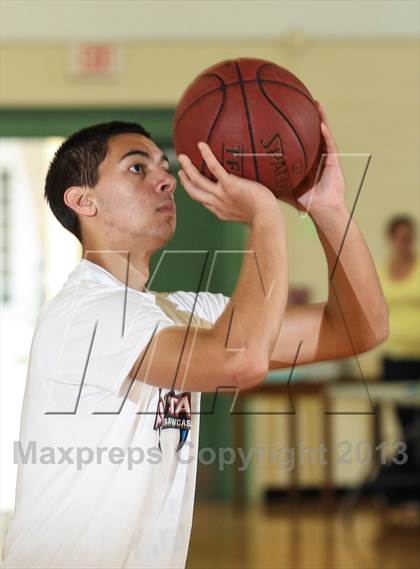 Thumbnail 2 in Charity All-Star Basketball Showcase photogallery.