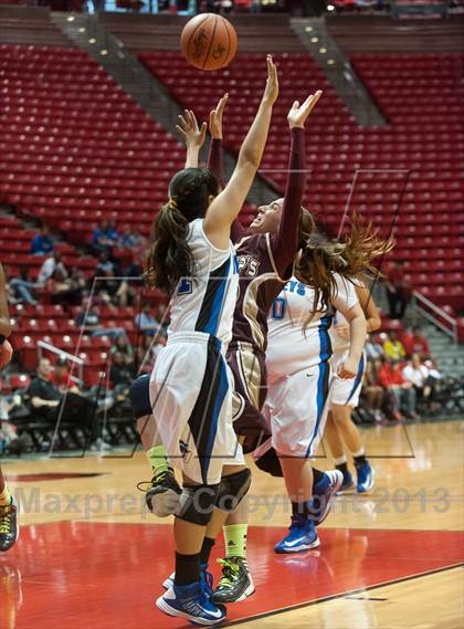 Thumbnail 1 in Bishop's vs La Jolla Country Day (CIF SDS D4 Final) photogallery.