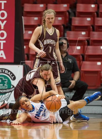 Thumbnail 1 in Bishop's vs La Jolla Country Day (CIF SDS D4 Final) photogallery.