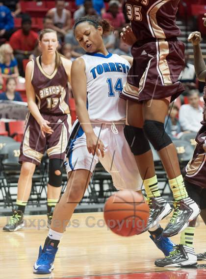 Thumbnail 3 in Bishop's vs La Jolla Country Day (CIF SDS D4 Final) photogallery.