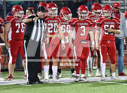 Thumbnail 2 in Electra vs. Santo (UIL 2A Region 2 Bi-District Playoff) photogallery.