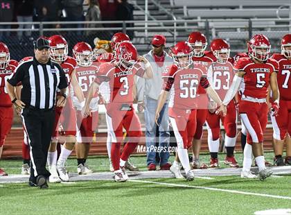 Thumbnail 3 in Electra vs. Santo (UIL 2A Region 2 Bi-District Playoff) photogallery.